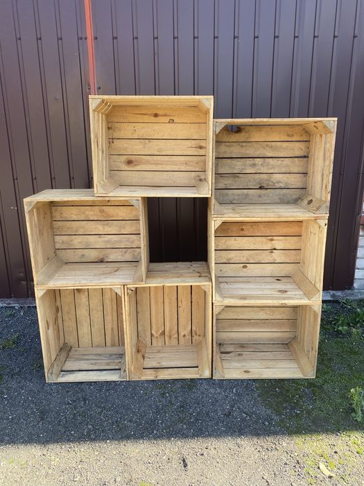 Skrzynki drewniane jedynki ładne jasne owoce warzywa ozdoby iwenty