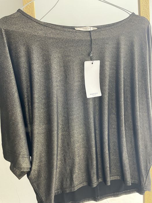 Varias camisolas multicoloridas