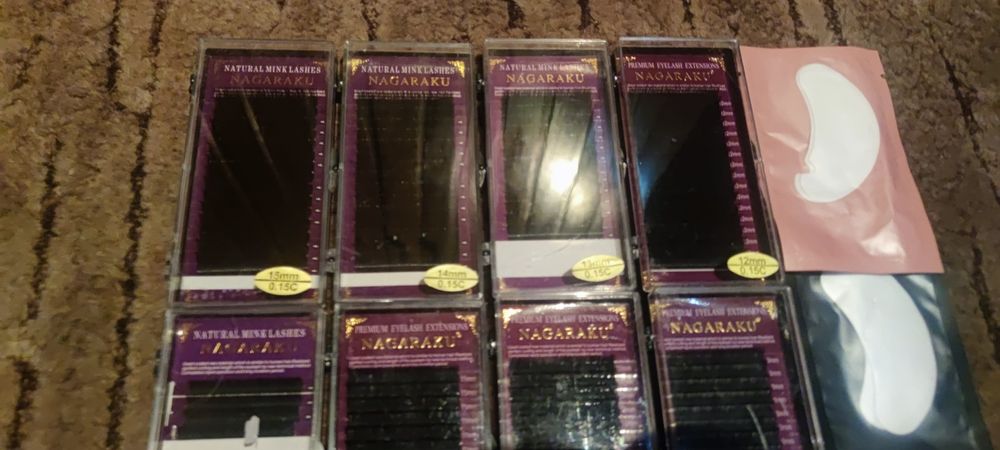 Pakiet rzęs na pasku firmy Nagaraku 8 paletek+ płatki pod oczy