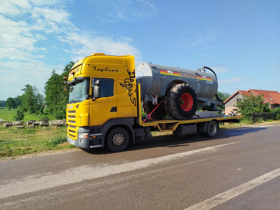 Transport maszyn rolniczych oraz budowlanych słomy i siana nisko podwo