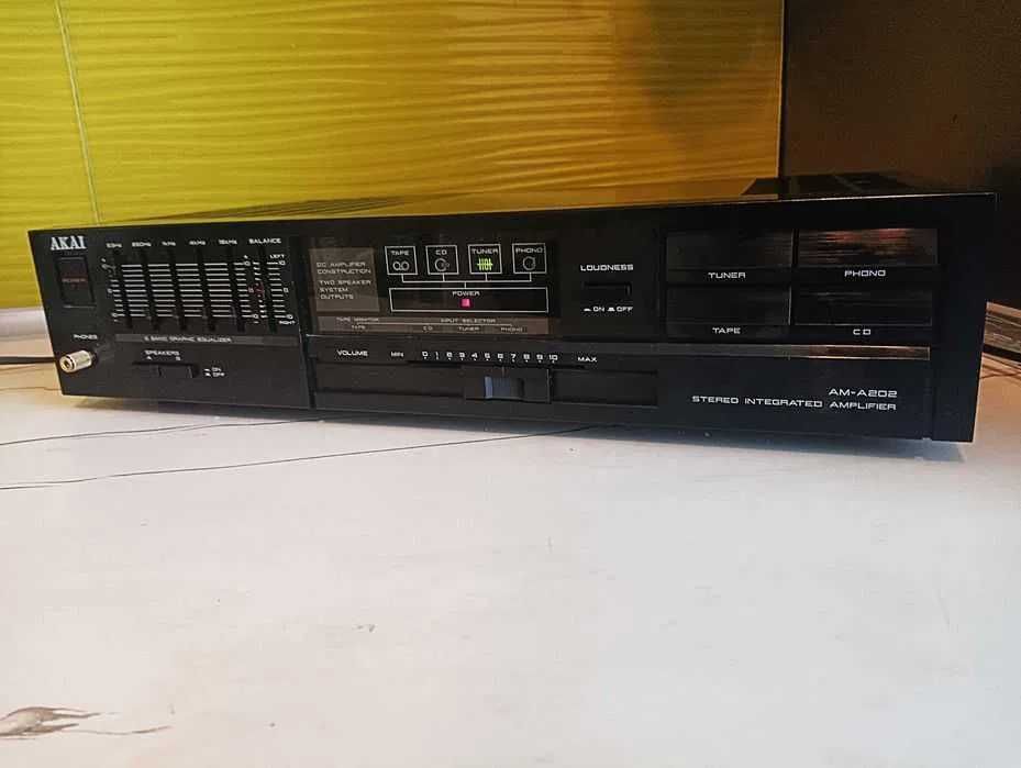 Sprzedam wzmacniacz akai