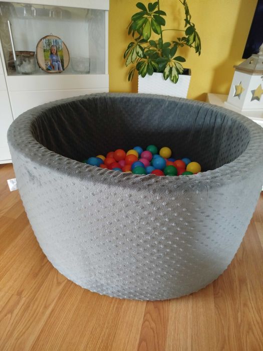 Sprzedam basen z piłeczkami