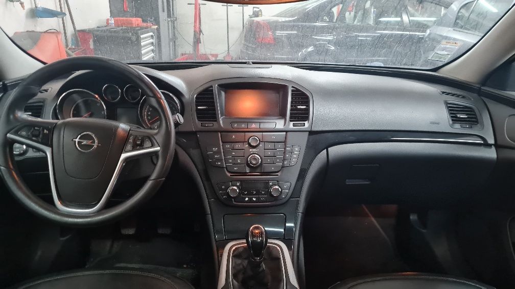 Opel insignia sports tourer avariado