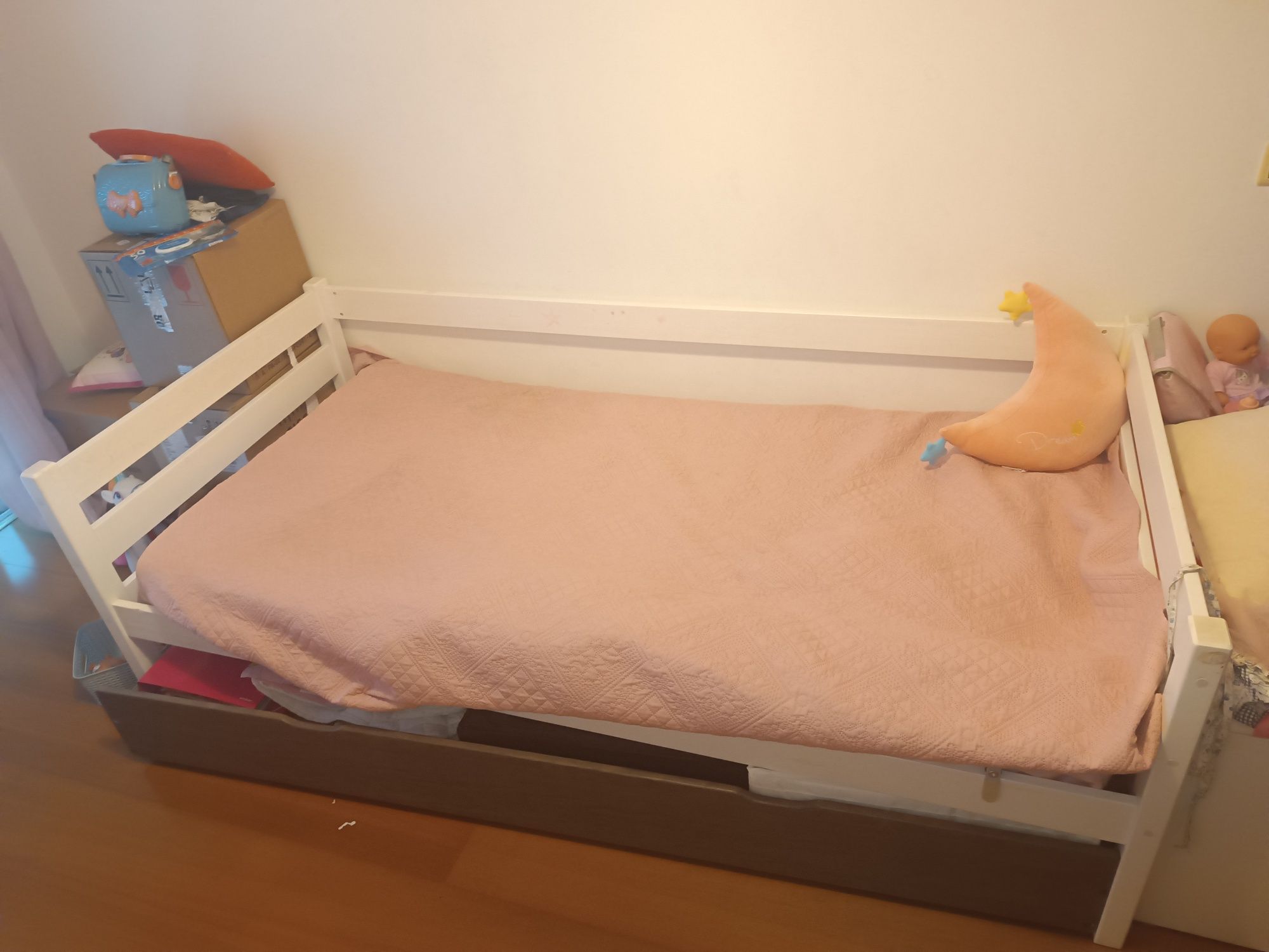 Cama individual.