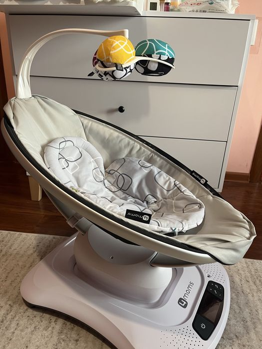 заколисуючий центр 4moms mamaroo 4.0