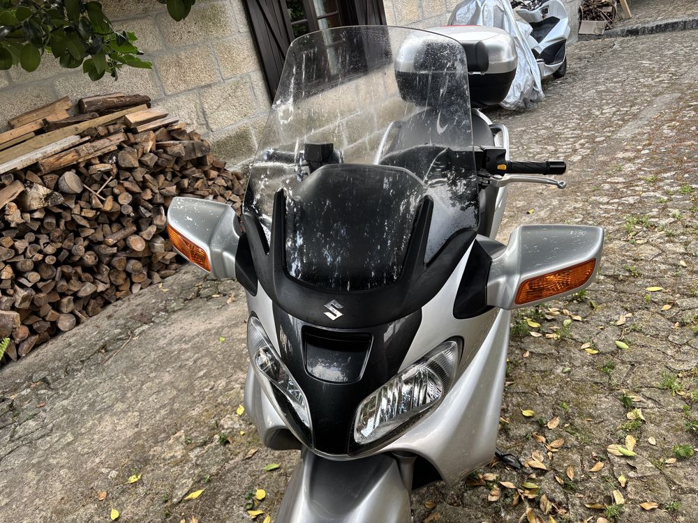 Moto Suzuki Burgman 650