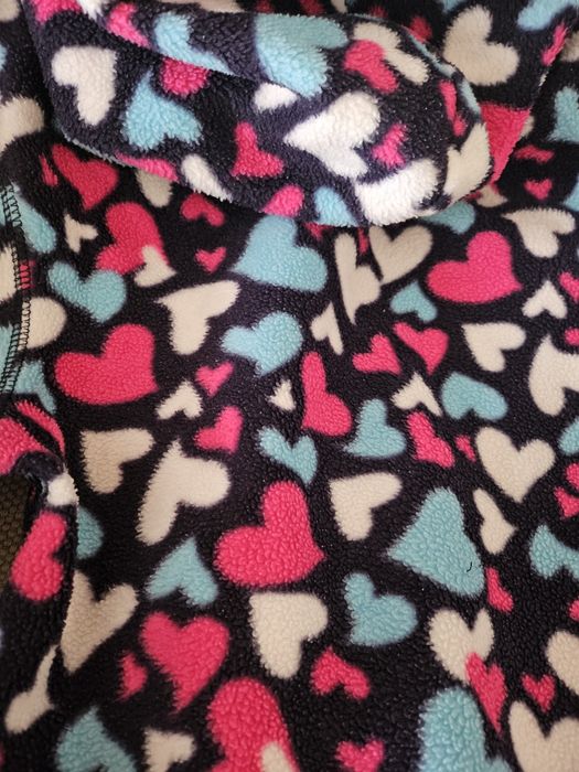 Bluza polarowa kangurek z kapturem w serduszka Havoc rozmiar 122