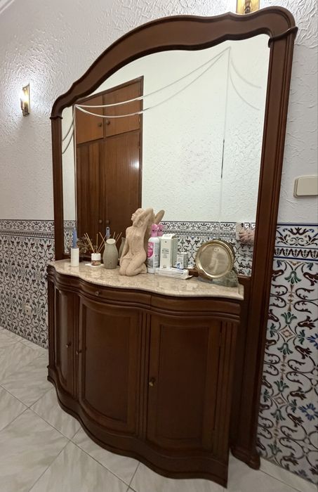 Móveis antigos de sala e hall de entrada