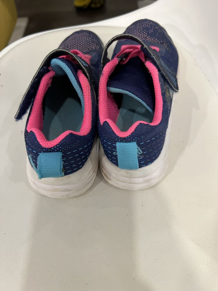 Tenis Skechers / tamanho 28