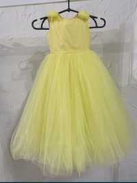 Плаття. Сукня жовтого кольору.