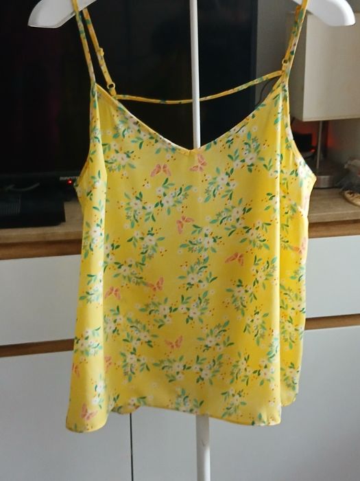 Urocza, delikatna bluzka na cienkich ramiączkach Primark rozmiar 44