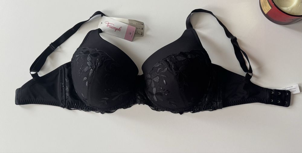 Nowy czarny biustonosz Triumph