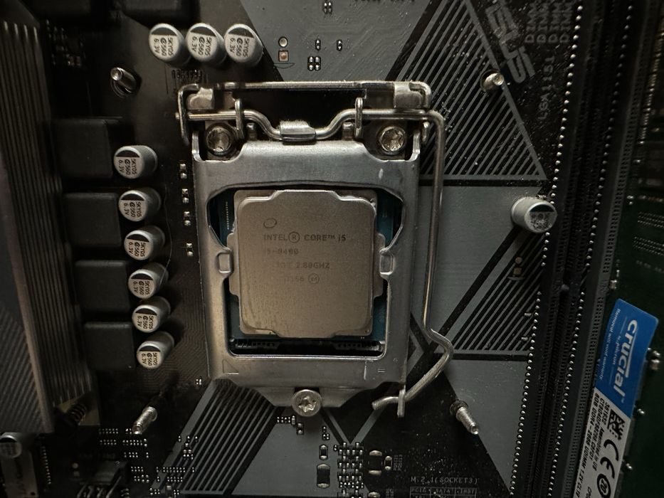 Процесор Intel i5 8400