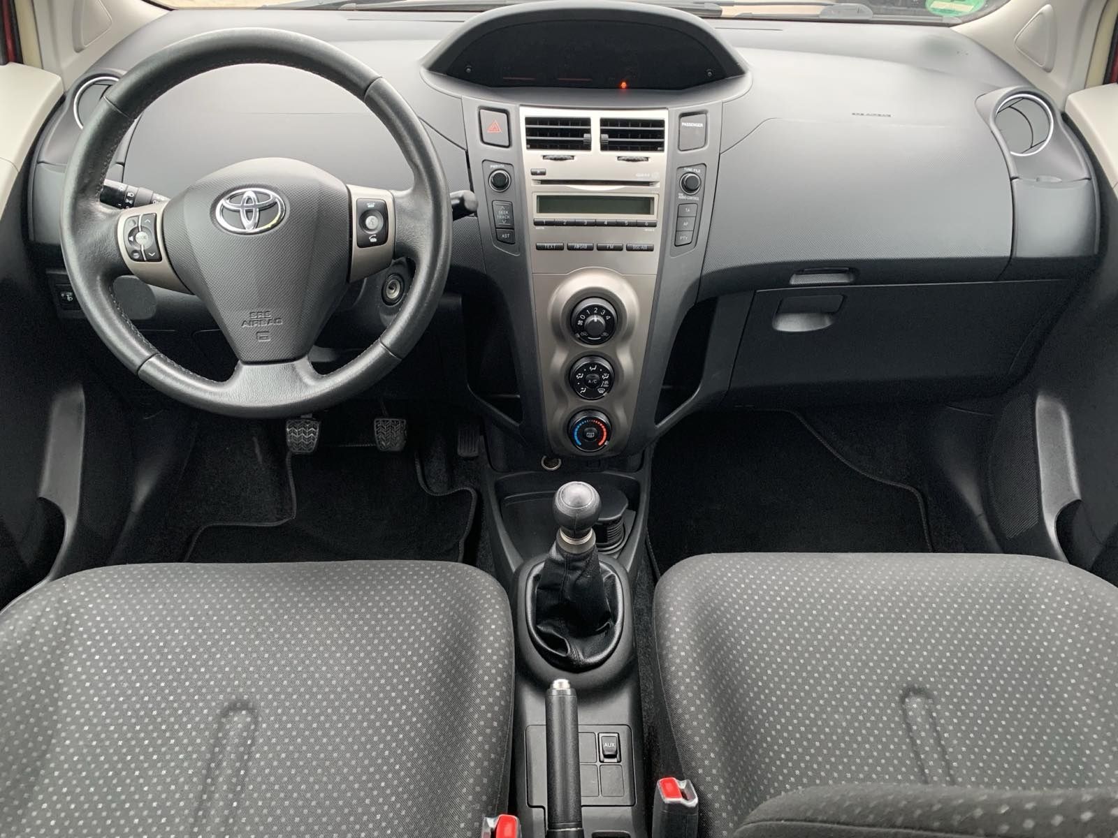 TOYOTA Yaris 2011