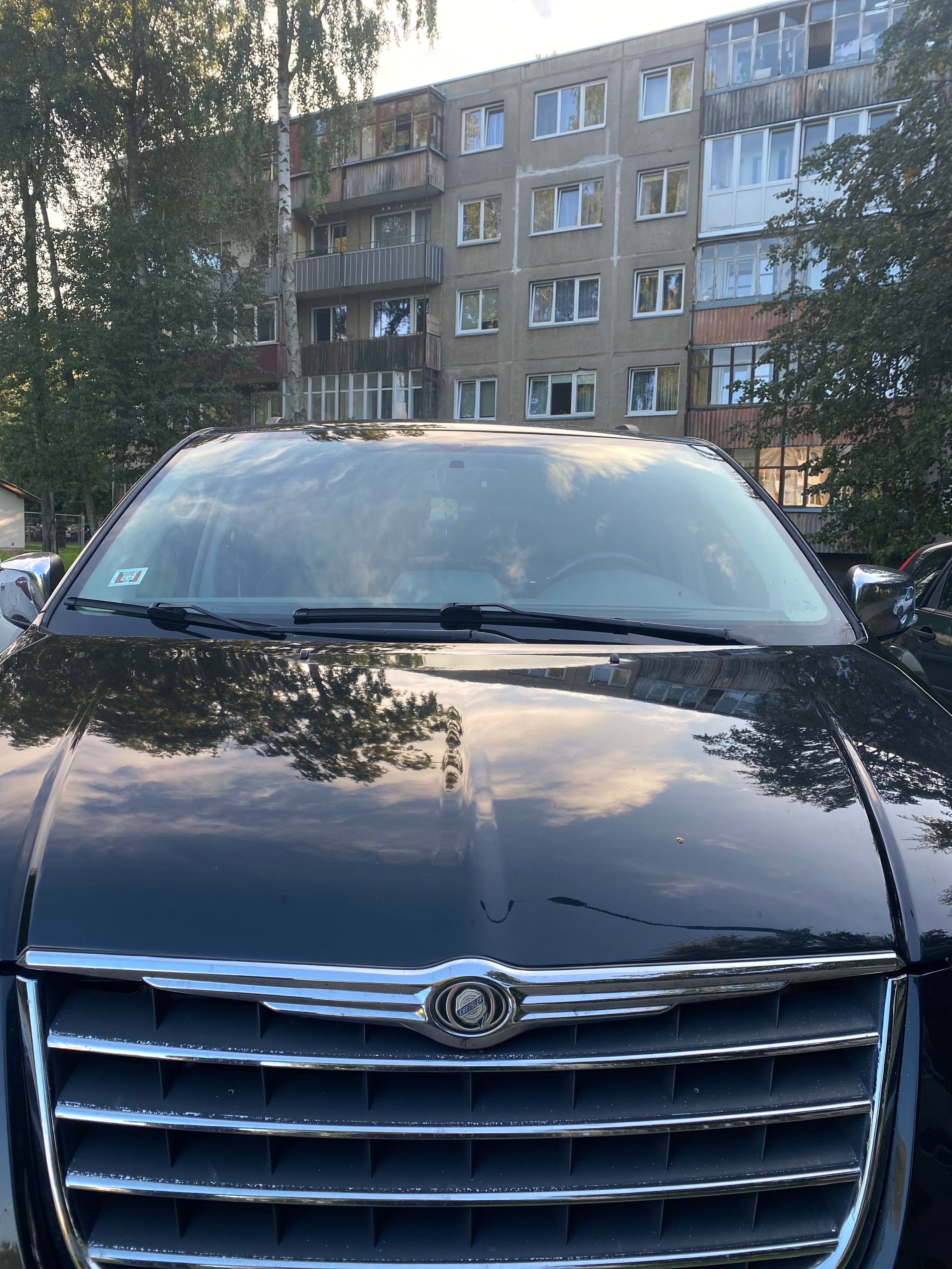 Легковая машина на 7 мест Chrysler voyager