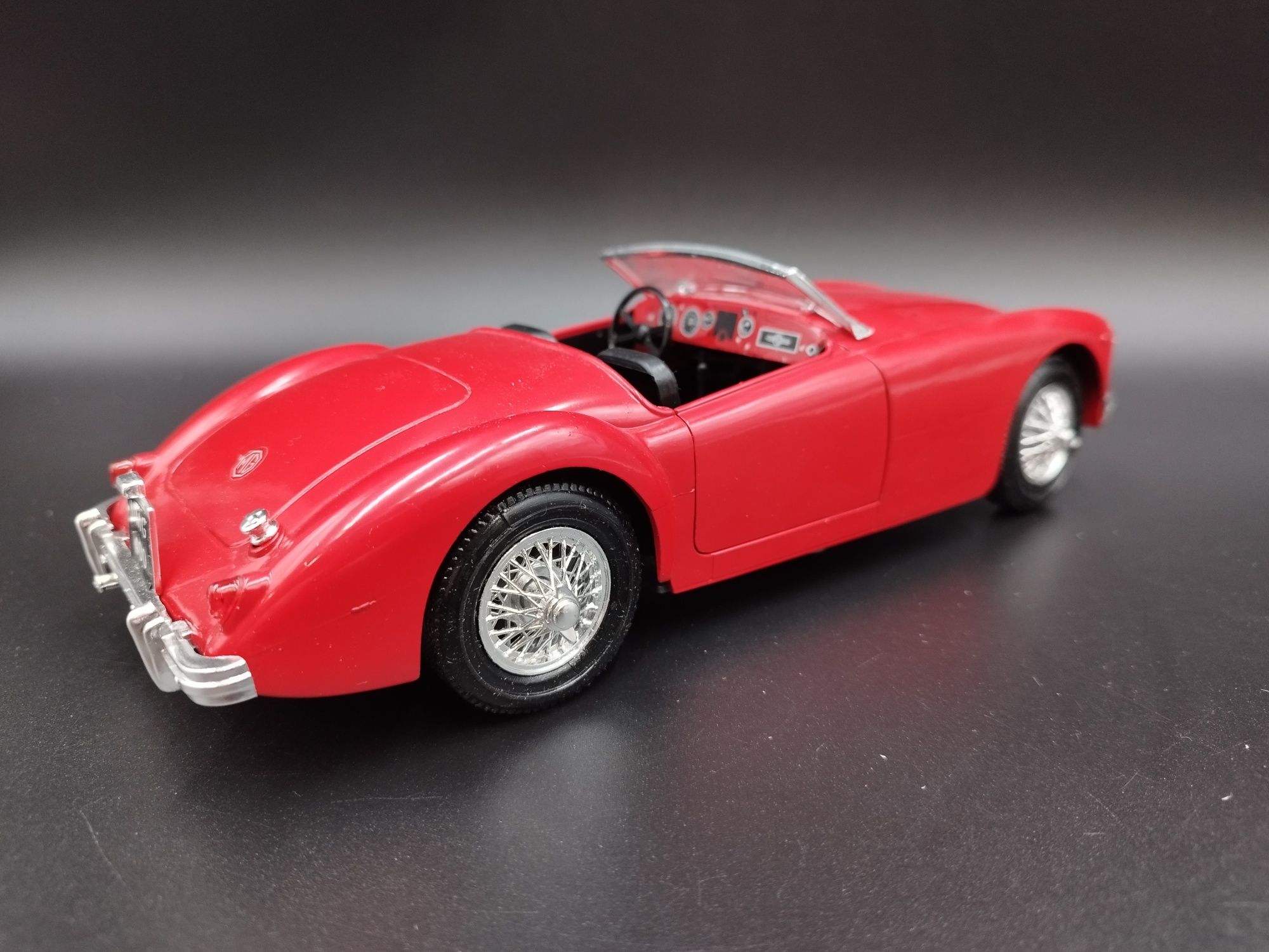 1:16 Polistil MGA Twin Car