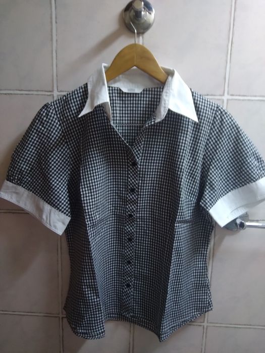 Blusa aos quadrados -Tamanho 42