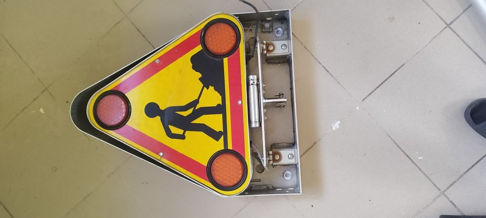 Trójkąt ostrzegawczy elektryczny