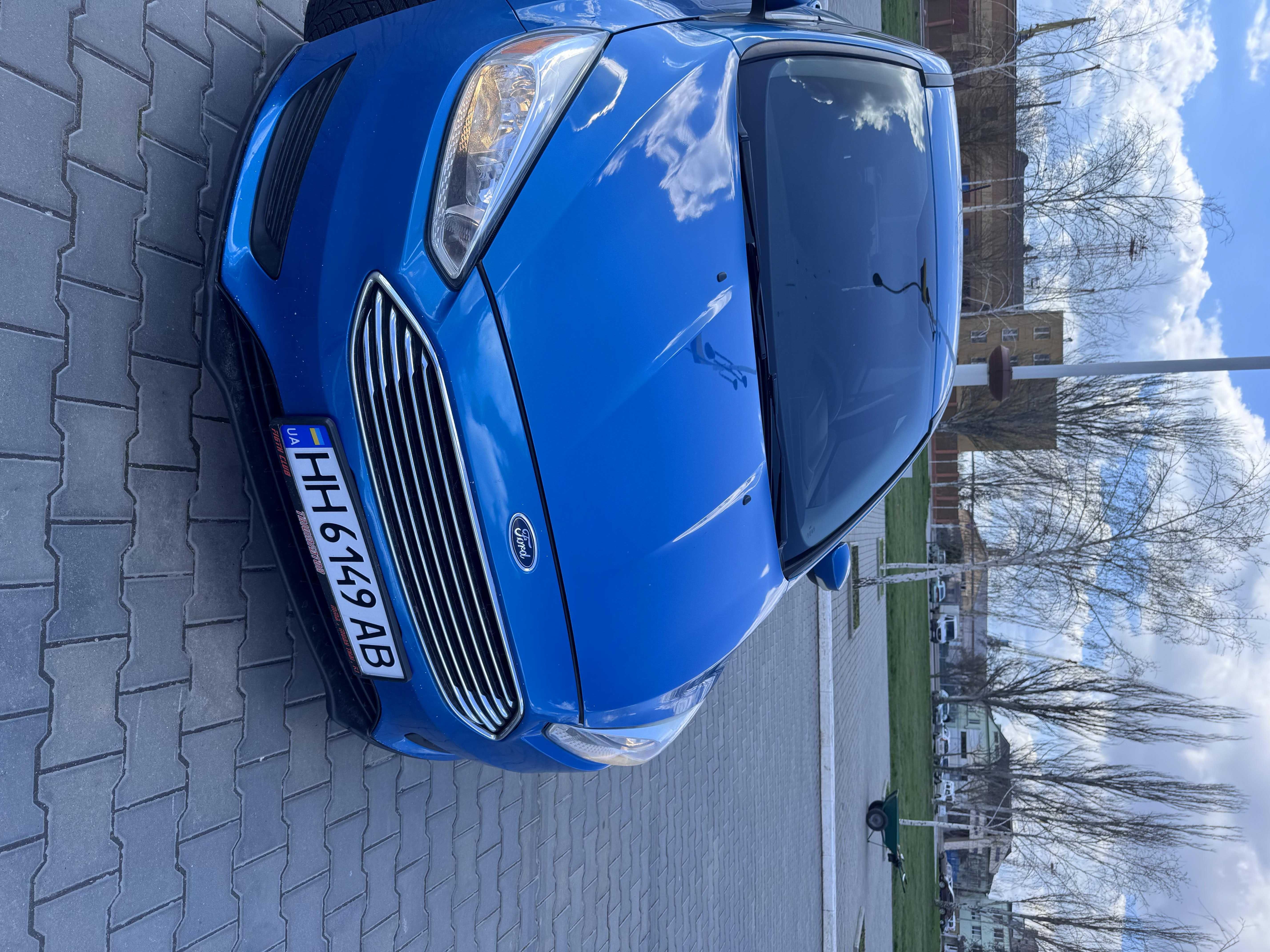 автомобиль Ford Focus 2015 года