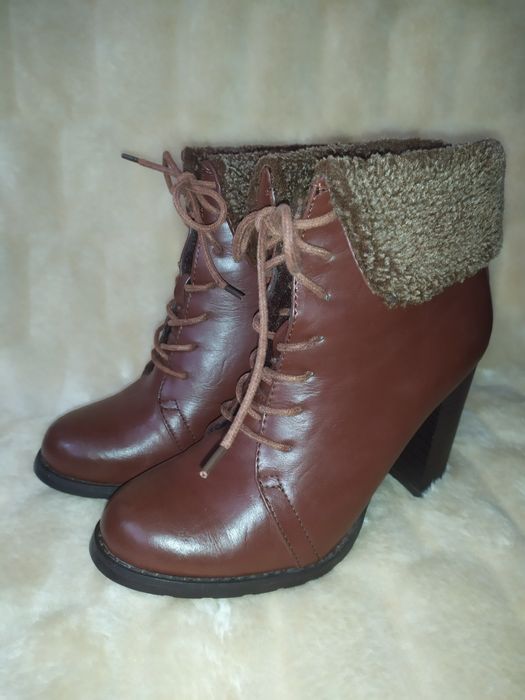 Buty zimowe na slupku