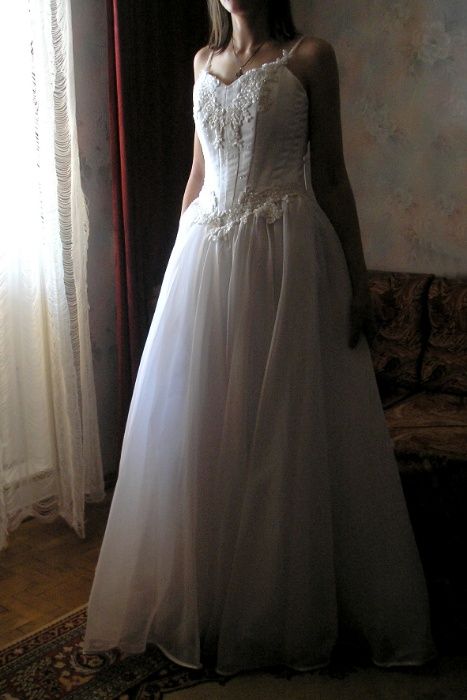 Новое свадебное платье 44-46 + фата и аксессуары колготки белые