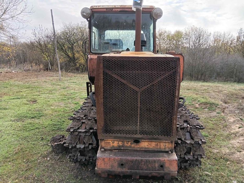 Трактор ДТ 75 с плугом