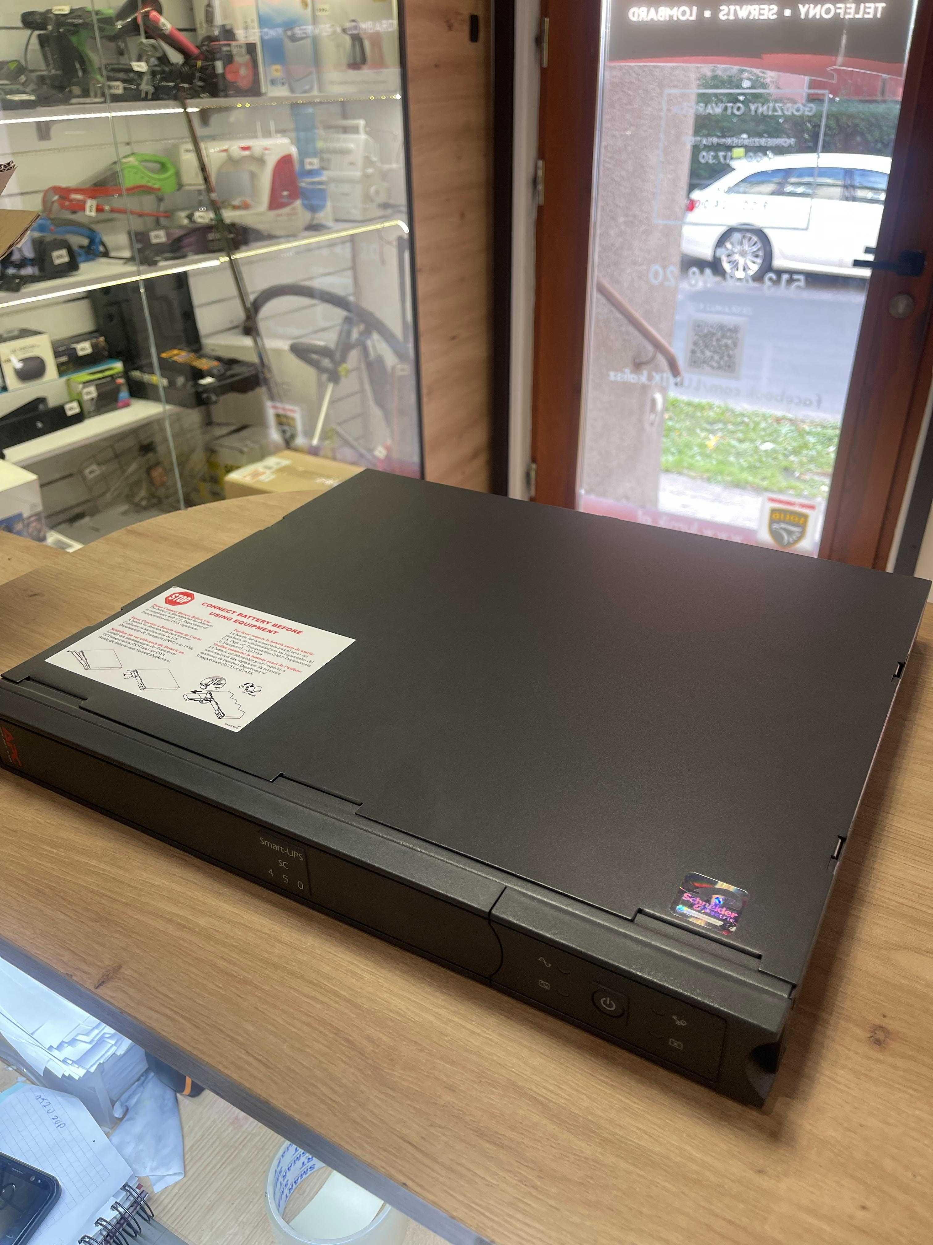 APC Smart-UPS SC450RMI1U -- Lombard Lumik Kalisz