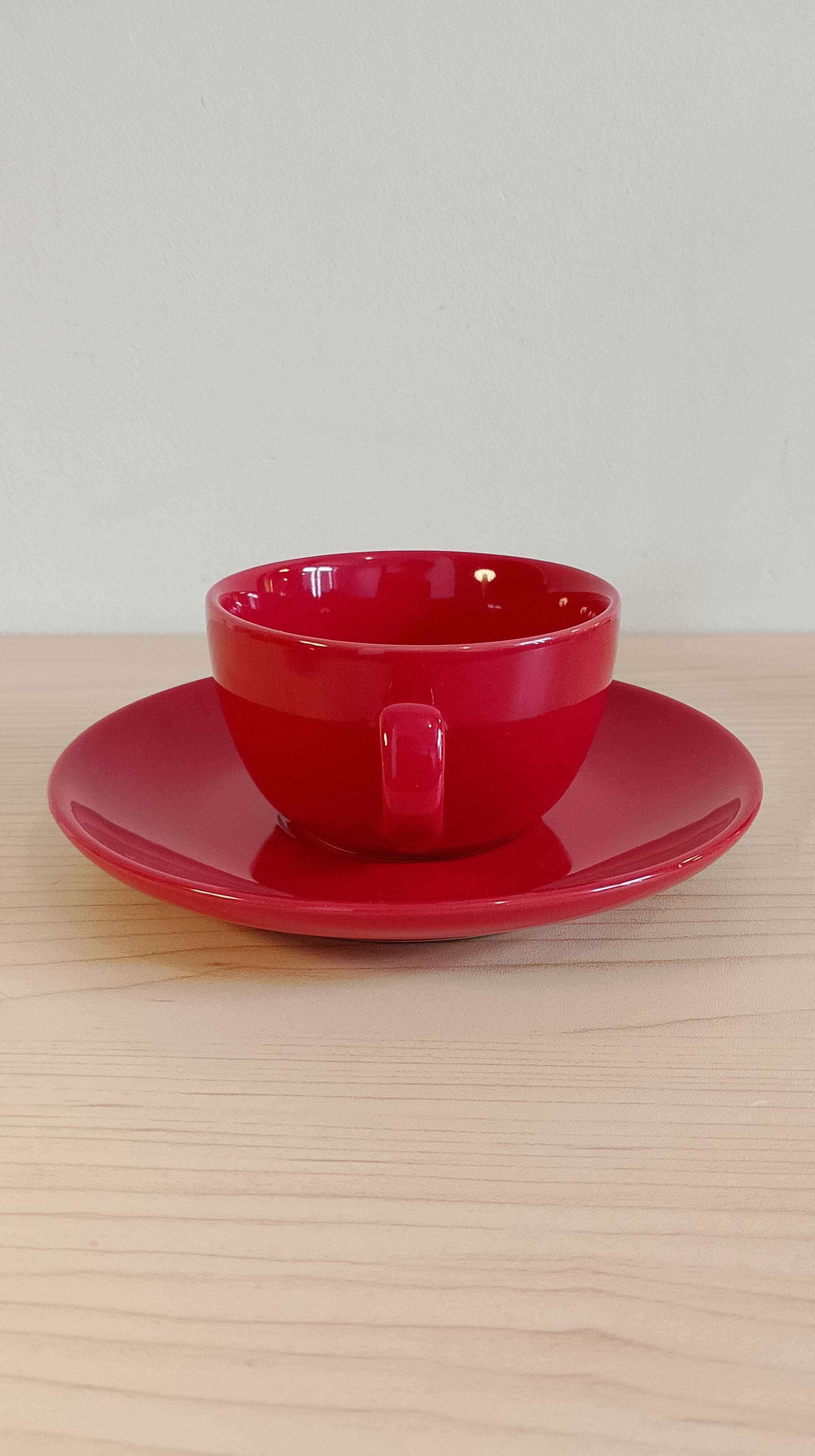 Piękna czerwona filiżanka ze spodkiem, do espresso, Home&You, 150 ml.