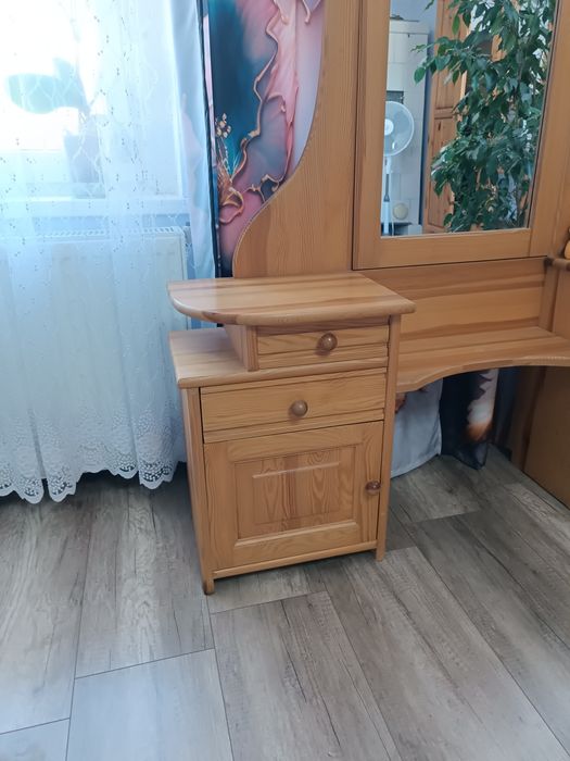 Toaletkę sosnową sprzedam