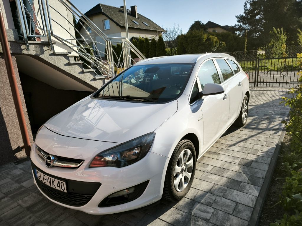 Opel Astra Sports Tourer Kombi automat