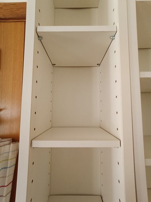 Estantes "GNEDBY" da IKEA para CDs/DVDs/Livros