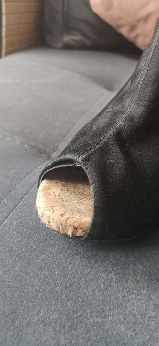 Buty botki zamszowe na szpilce roz.37