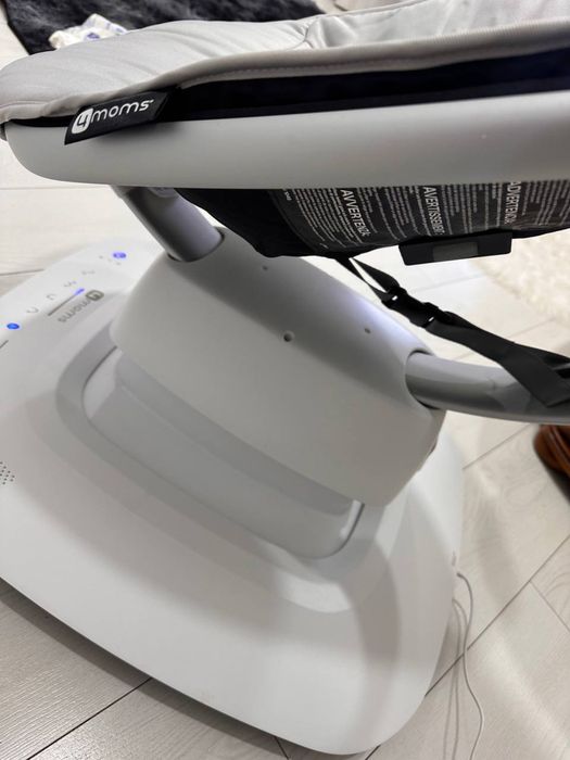 Заколисуючий центр 4Moms MamaRoo 5.0 Сlassic Grey