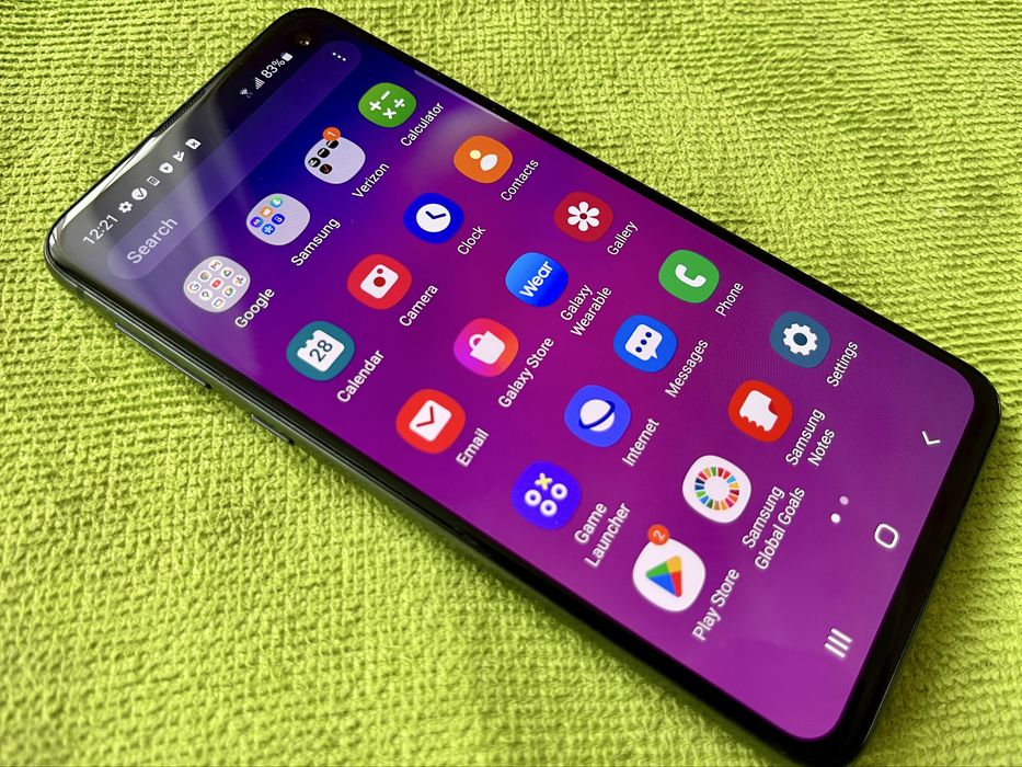 Телефон Samsung Galaxy S10e (2019) 5.8" AMOLED 6Gb 128Gb 3100mAh Black