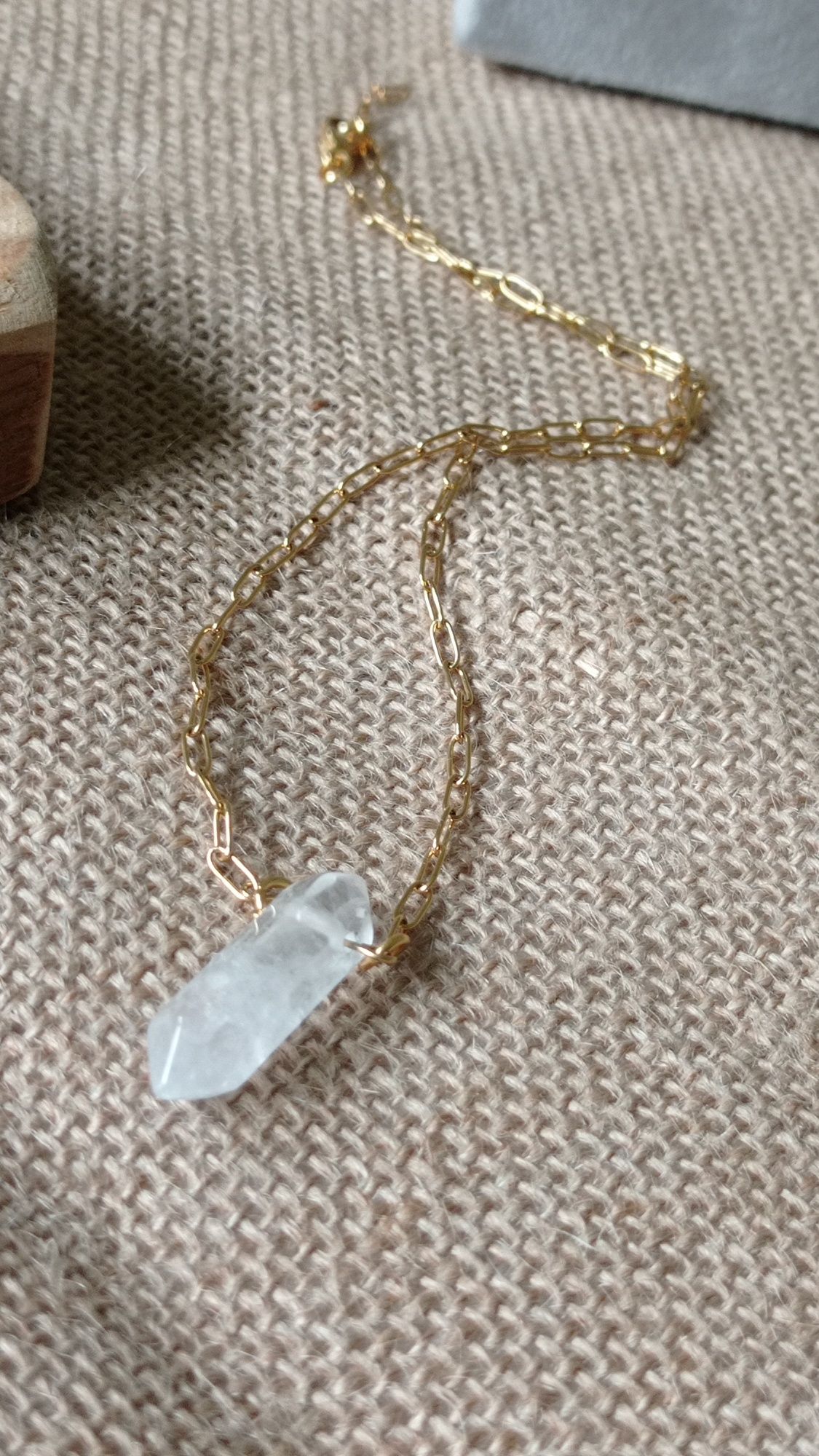 Krótki naszyjnik damski na łańcuszku z kryształem górskim, choker