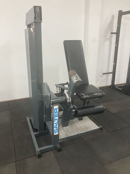 Máquina Extensão de Pernas SALTER – Profissional de Ginásio