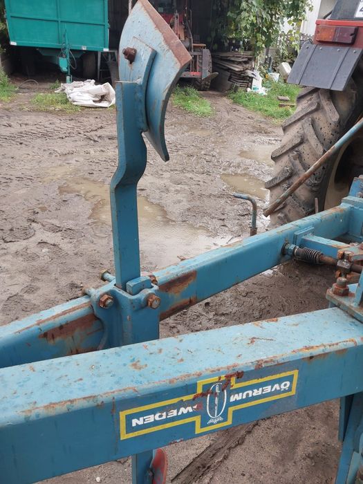 Pług obrotowy 2skibowy overum uszkodzony,niekompletny.