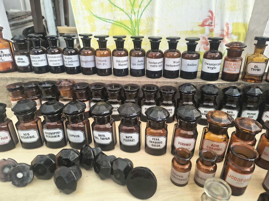 Zabytkowe butelki apteczne