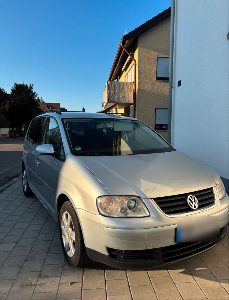 Автомобіль volkswagen touran