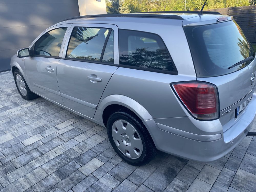 Opel Astra h 1.9 cdti 100km