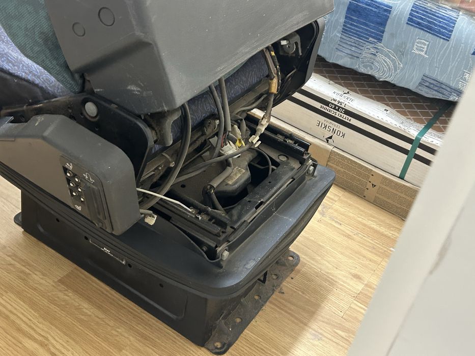 Продам сидіння водія на сідловий тягач VOLVO FH 420 EURO 3