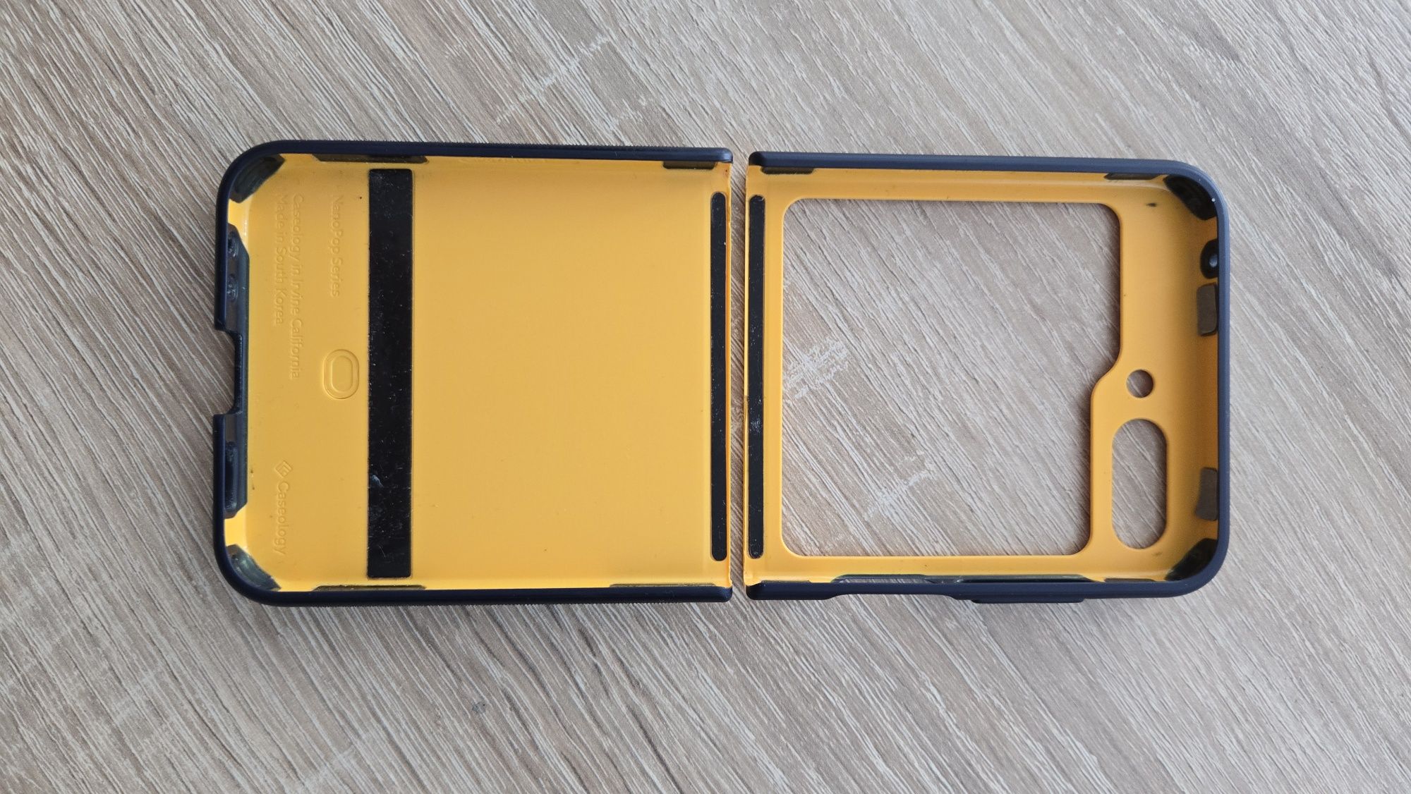 Caseology Nano Pop etui do Samsung Z Flip 5 MAGSAFE