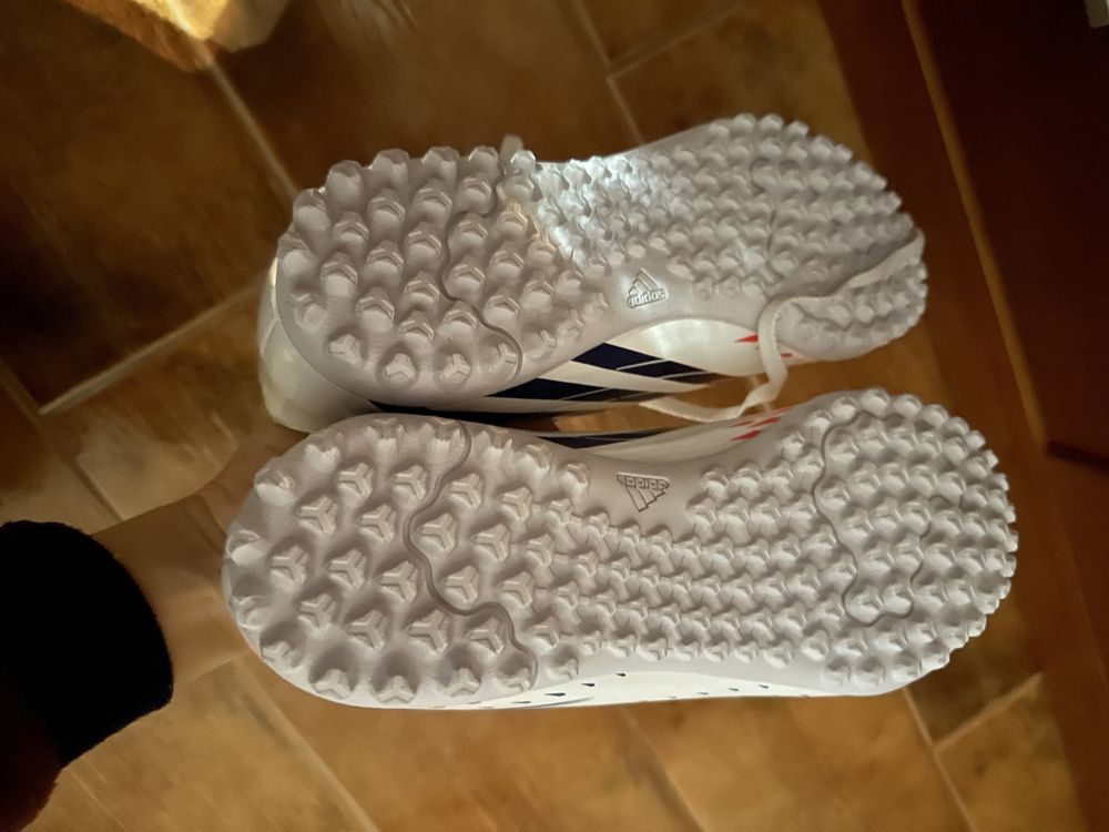 Chuteira adidas nova