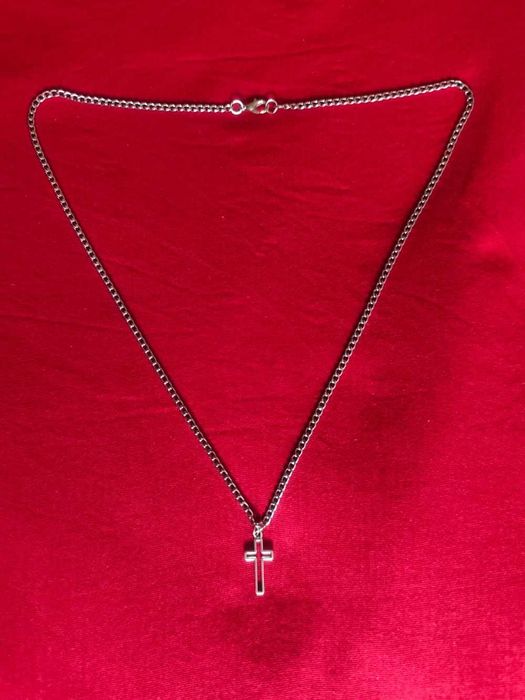 Stylowy łańcuszek pancerka z krzyżykiem 2×1 cm – stal 55 cm męski