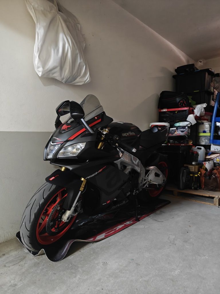 Aprilia RSV4 - 2016 | 25.000km | Akrapovic Titan. | Race ECU | Impecál