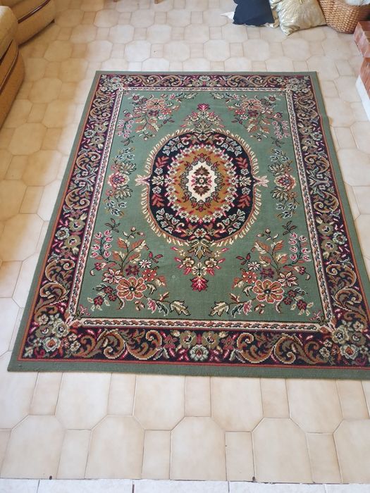 Tapete estilo persa verde floreado