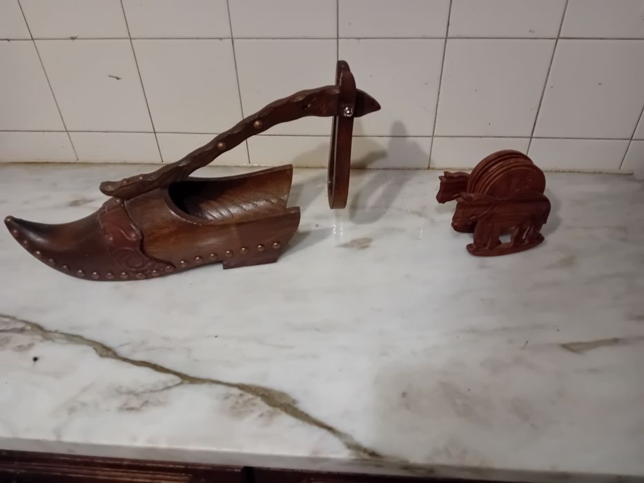 Conjunto de Objectos Decorativos em Madeira
