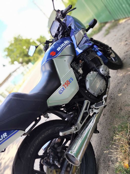 Продам мотоцикл SUZUKI GSX 750 ES
