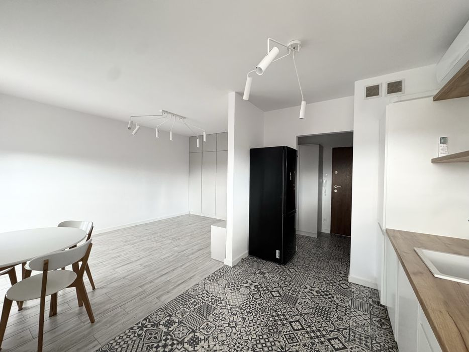 Sprzedam 2-pokojowe mieszkanie-blok z windą-ul. B. Joselewicza 7