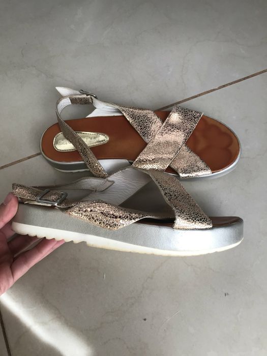 Шкіряні босоніжки